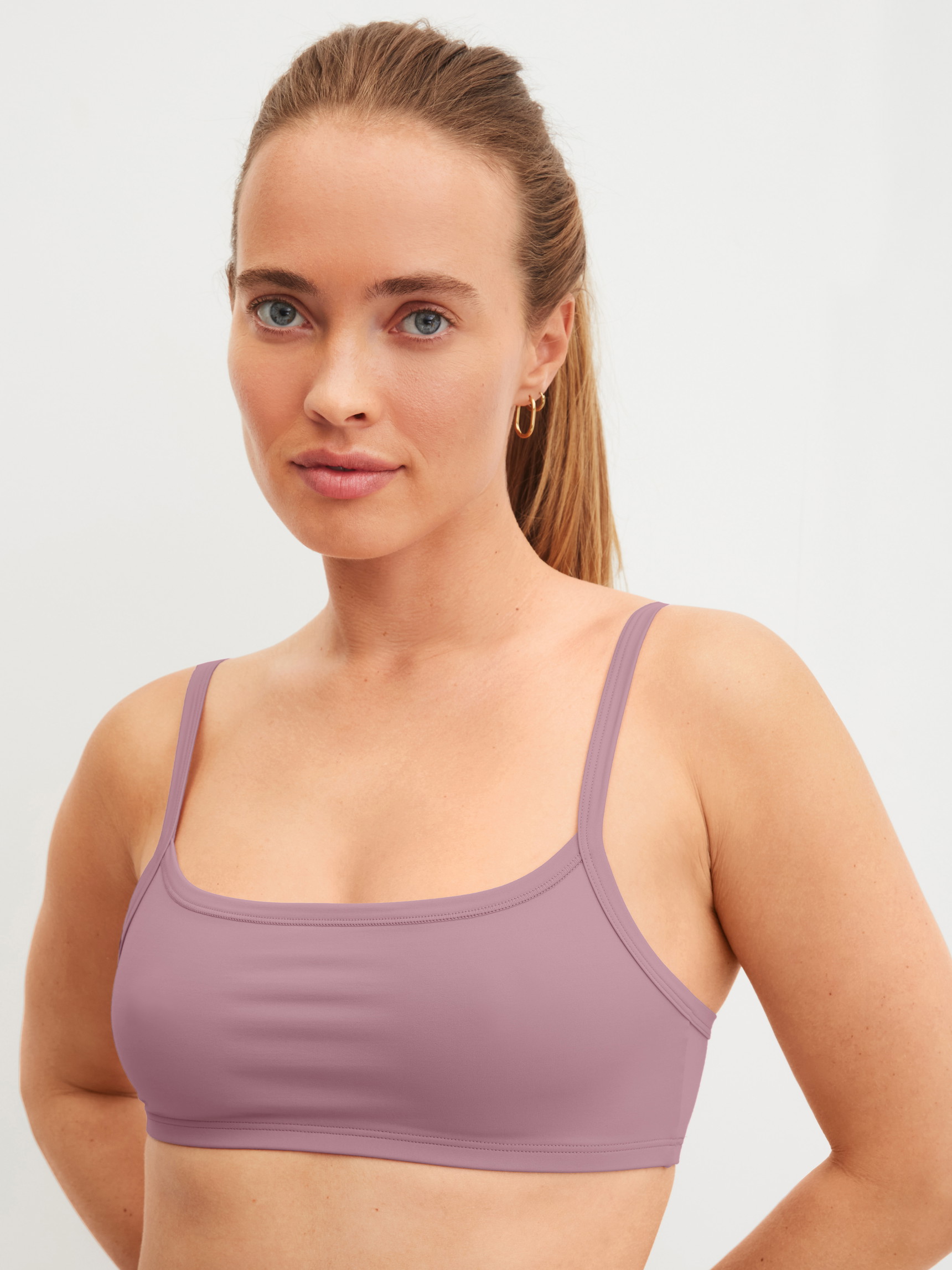 La modella / Il modello Donna indossa Bustier in Poliammide di colore Rosa, Tinta unita, della serie Eco Sense Special di CALIDA, Vista frontale