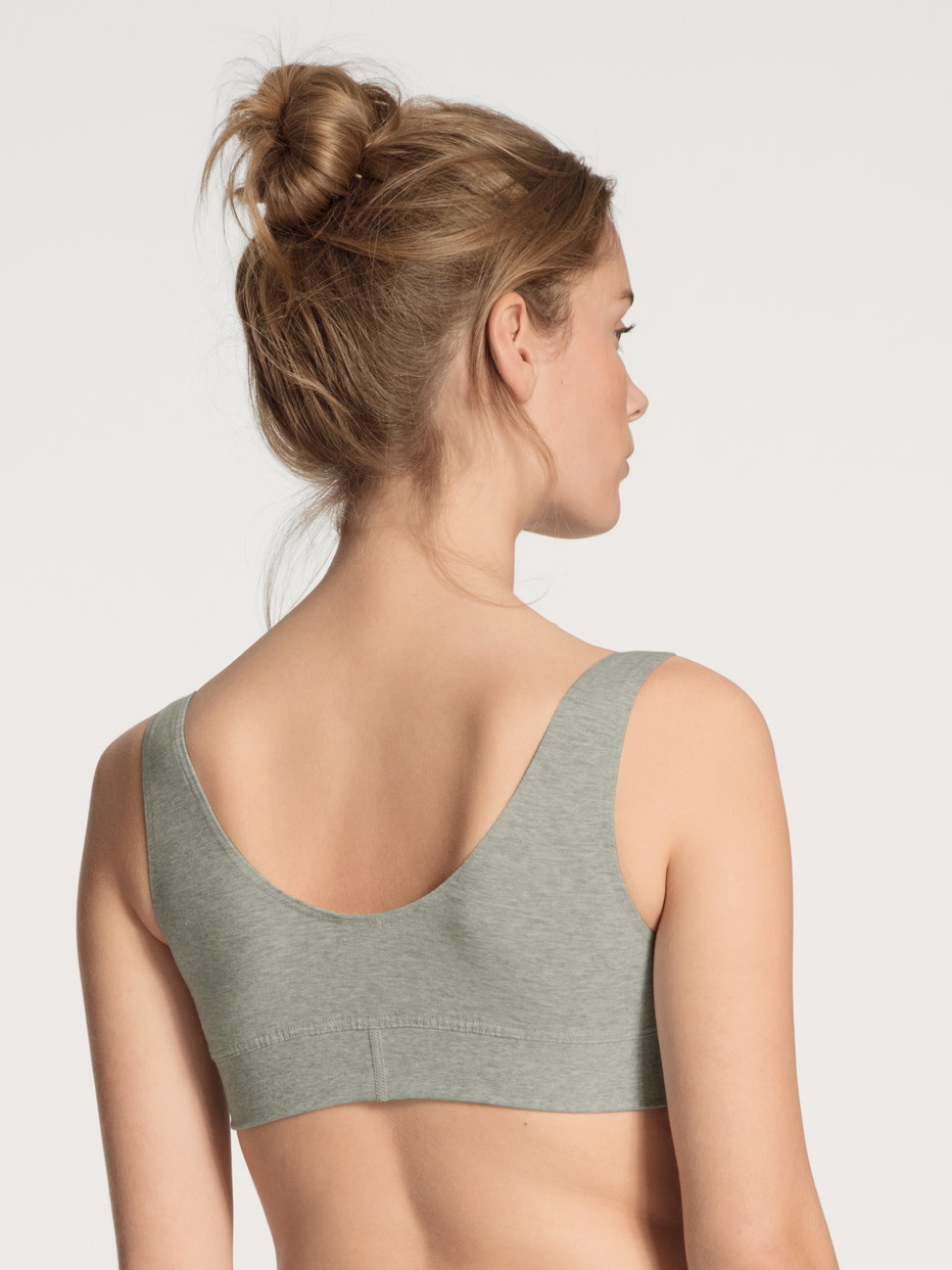 Damen-Model trägt Bustier mit Softbund aus Baumwolle in Grau, Einfarbig aus Serie Elastic von CALIDA, Rückansicht