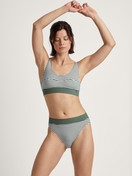 Damen-Model trägt Bustier mit Softbund aus Baumwolle in Grün, Gestreift aus Serie Elastic von CALIDA