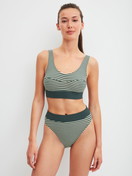 Le mannequin Femme porte le/la Brassière en Coton de couleur Vert, Rayée, de la série Elastic Special de CALIDA, Tenue