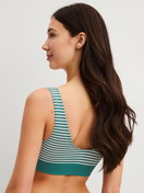 Le mannequin Femme porte le/la Brassière en Coton de couleur Vert, Rayée, de la série Elastic Special de CALIDA, Vue arrière