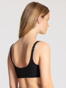 Le mannequin Femme porte le/la Brassière en Modal de couleur Noir, Unicolore, de la série Natural Skin de CALIDA, Vue arrière