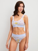 Le mannequin Femme porte le/la Brassière en Coton de couleur Bleu, À motifs, de la série EDITION 85 de CALIDA, Tenue