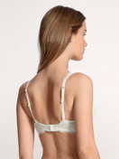Le mannequin Femme porte le/la Soutien-gorge soft sans armatures en Polyamide de couleur Blanc, Dentelle, de la série Sensual Secrets de CALIDA, Vue arrière