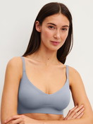 Le mannequin Femme porte le/la Soutien-gorge adhésif en Modal de couleur Gris, Unicolore, de la série Natural Skin de CALIDA, Vue de face