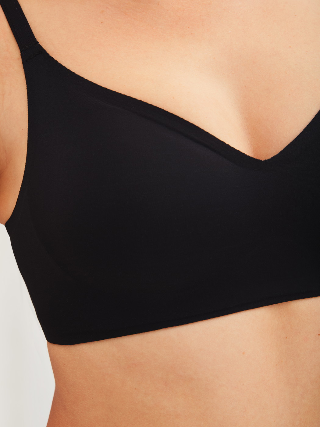 Women model is wearing Bonded Bra made of Modal in Black, Unicoloured from the Natural Skin series by CALIDA, Detail