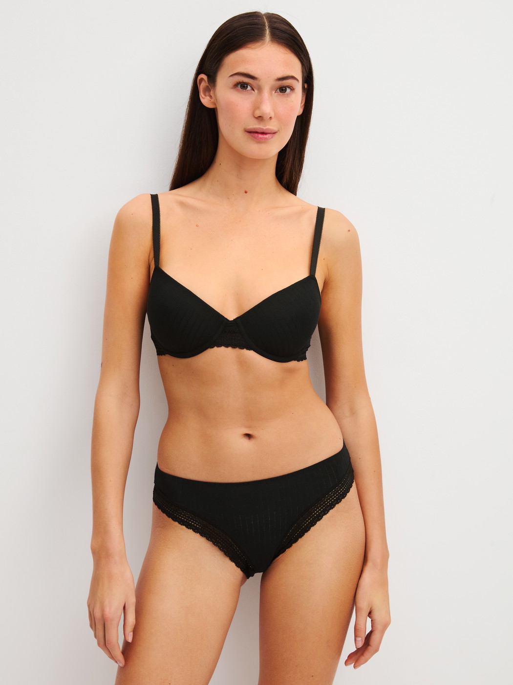 Women model is wearing underwired bra made of Modal in Black, Unicoloured from the Etude Ajours series by CALIDA, Outfit