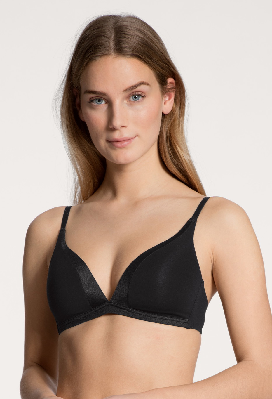 Damen - Soft-BH ohne Bügel aus Baumwolle in Schwarz, Einfarbig aus Serie Cate von CALIDA, Detail