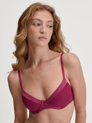 Le mannequin Femme porte le/la Soutien-gorge T-shirt à armatures en Coton de couleur Rose, Unicolore, de la série Cate de CALIDA, Vue de face