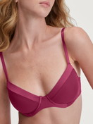Le mannequin Femme porte le/la Soutien-gorge T-shirt à armatures en Coton de couleur Rose, Unicolore, de la série Cate de CALIDA, Détail