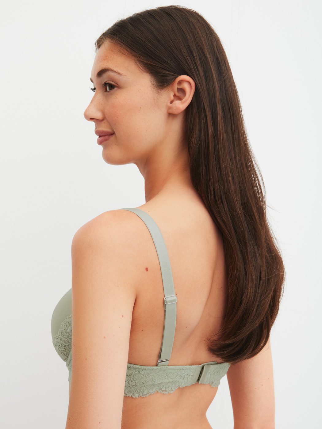 Le mannequin Femme porte le/la Soutien-gorge spacer avec armatures en Polyamide de couleur Vert, Dentelle, de la série Sensual Secrets de CALIDA, Vue arrière