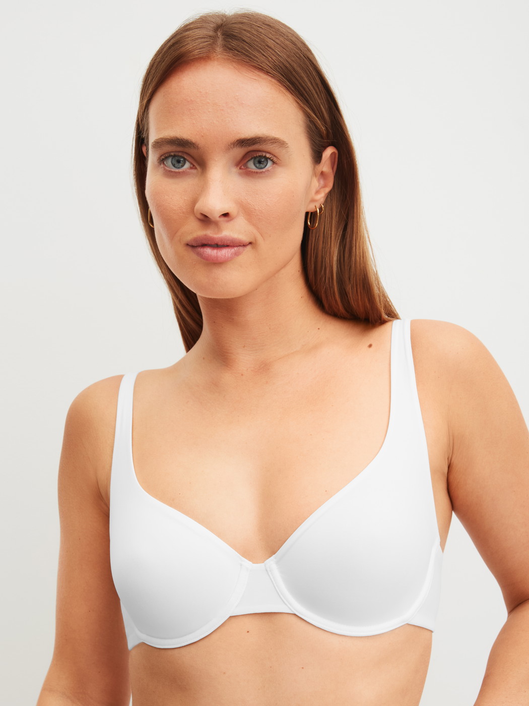 Women model is wearing underwired bra made of Polyamide in White, Unicoloured from the Sleek Skin series by CALIDA, Front view