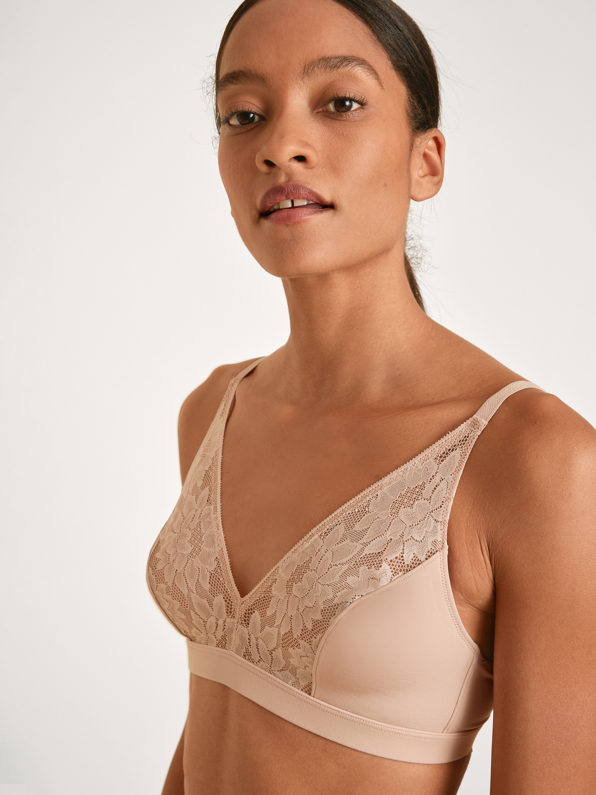 Donna - Reggiseno soft senza ferretto in Modal di colore Rosa, Pizzo, della serie Natural Skin Lace di CALIDA, Dettaglio