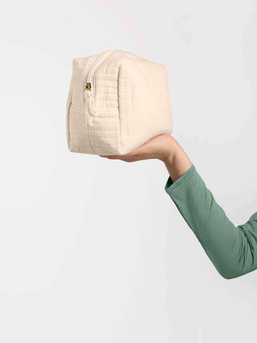  model is wearing Cosmetic bag made of  in Beige,  from the Accessoires series by CALIDA, Back view