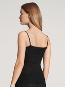 Damen-Model trägt Spaghetti-Top aus Baumwolle in Schwarz, Spitze aus Serie Etude Toujours von CALIDA, Rückansicht