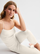 Damen-Model trägt Spaghetti-Top aus Wolle-Seide aus Wolle in Beige, Einfarbig aus Serie True Confidence von CALIDA, Zusatzbild