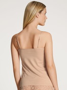 Le mannequin Femme porte le/la Débardeur à fines bretelles en Coton de couleur Beige, Dentelle, de la série Natural Comfort Lace de CALIDA, Vue arrière