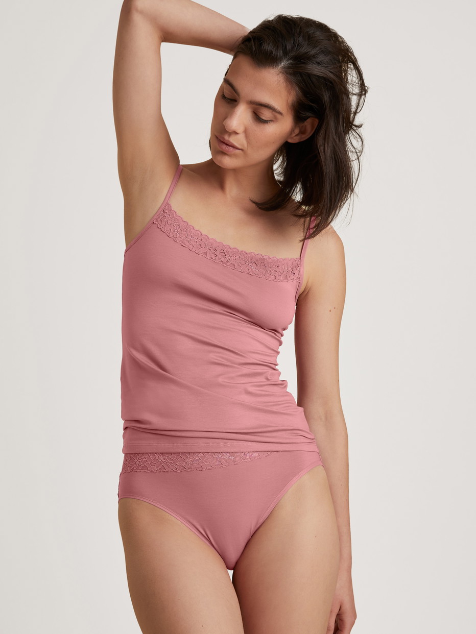 Le mannequin Femme porte le/la Débardeur à fines bretelles en Coton de couleur Rose, Dentelle, de la série Nat. Comfort Xtra de CALIDA, Image supplémentaire