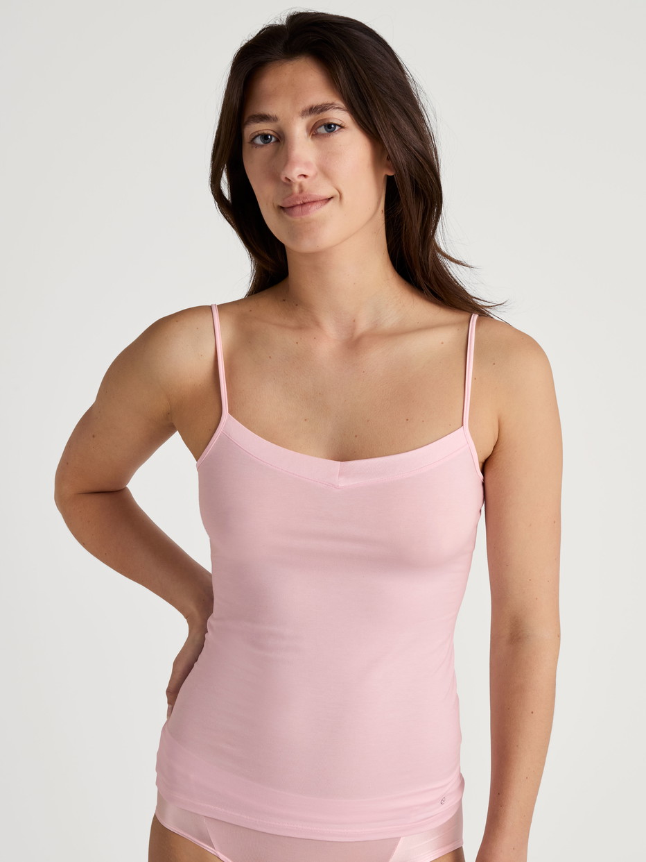 Le mannequin Femme porte le/la Débardeur à fines bretelles en Coton de couleur Rose, Unicolore, de la série Cate de CALIDA, Vue de face