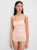 La modella / Il modello Donna indossa Top con spalline in Cotone di colore Rosa, Tinta unita, della serie Cate di CALIDA, Abbigliamento