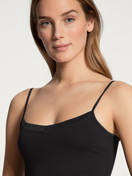 Damen - Spaghetti-Top aus Baumwolle in Schwarz, Einfarbig aus Serie Cate von CALIDA, Detail