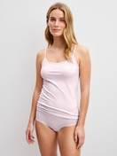 La modella / Il modello Donna indossa Top con spalline in Cotone di colore Rosa, Tinta unita, della serie Essential Cotton di CALIDA, Abbigliamento