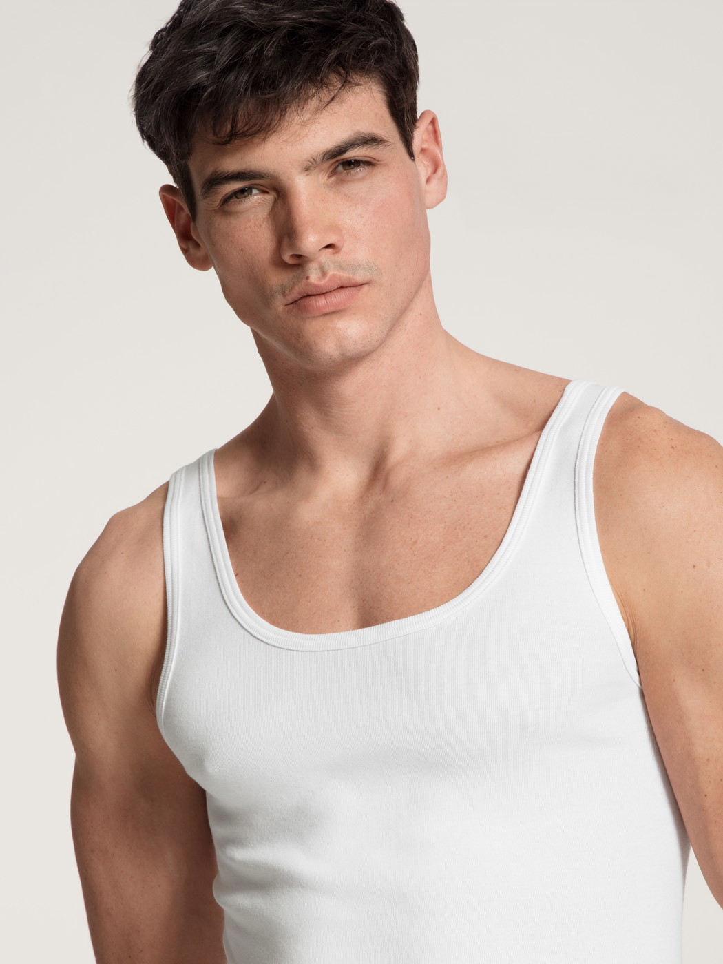 Homme - Débardeur en 100% coton de couleur Blanc, Unicolore, de la série Cotton 1:1 de CALIDA, Détail