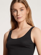 Femme - Débardeur en 100% coton de couleur Noir, Unicolore, de la série Light de CALIDA, Détail