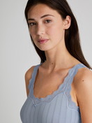 Le mannequin Femme porte le/la Débardeur en Coton de couleur Bleu, Dentelle, de la série Etude Toujours de CALIDA, Détail