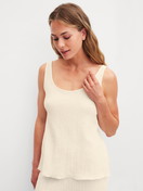 La modella / Il modello Donna indossa Tank top in Cotone di colore Beige, Tinta unita, della serie Favourites Layering di CALIDA, Vista frontale
