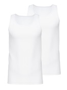 La modella / Il modello Uomo indossa Canottiera, set da 2 in Cotone di colore Bianco, Tinta unita, della serie Natural Benefit di CALIDA, Vista frontale