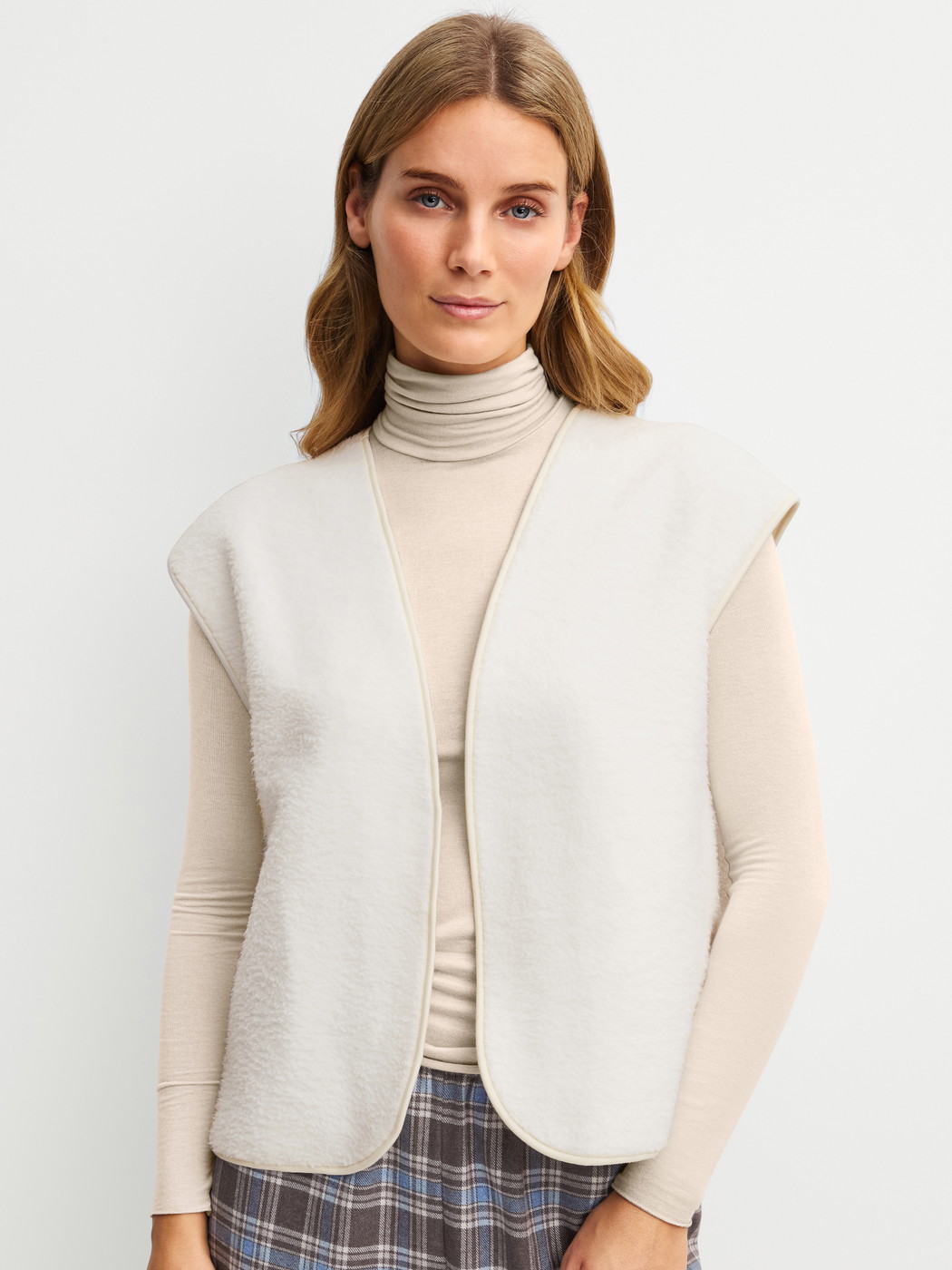 Women model is wearing  made of Cotton in Beige, Unicoloured from the Alpine LW series by CALIDA, Front view