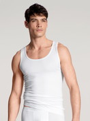 Le mannequin Homme porte le/la Débardeur en Lyocell de couleur Blanc, Unicolore, de la série Focus de CALIDA, Vue de face