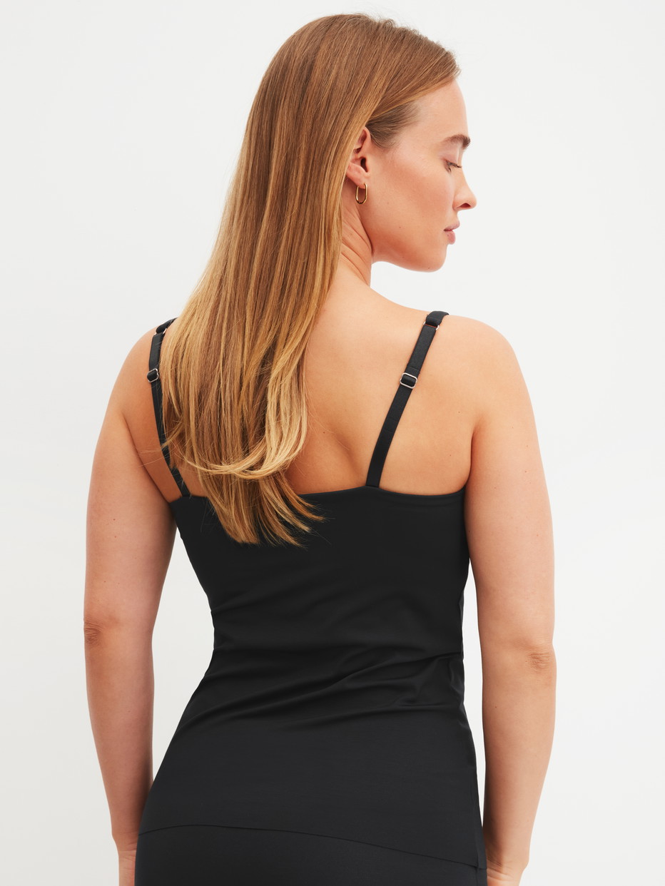 Le mannequin Femme porte le/la Débardeur à bustier en Modal de couleur Noir, Unicolore, de la série Natural Skin de CALIDA, Vue arrière