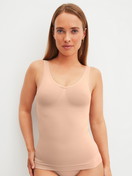 Le mannequin Femme porte le/la Débardeur gainant en Polyamide de couleur Rose, Unicolore, de la série Seamless Shape de CALIDA, Vue de face