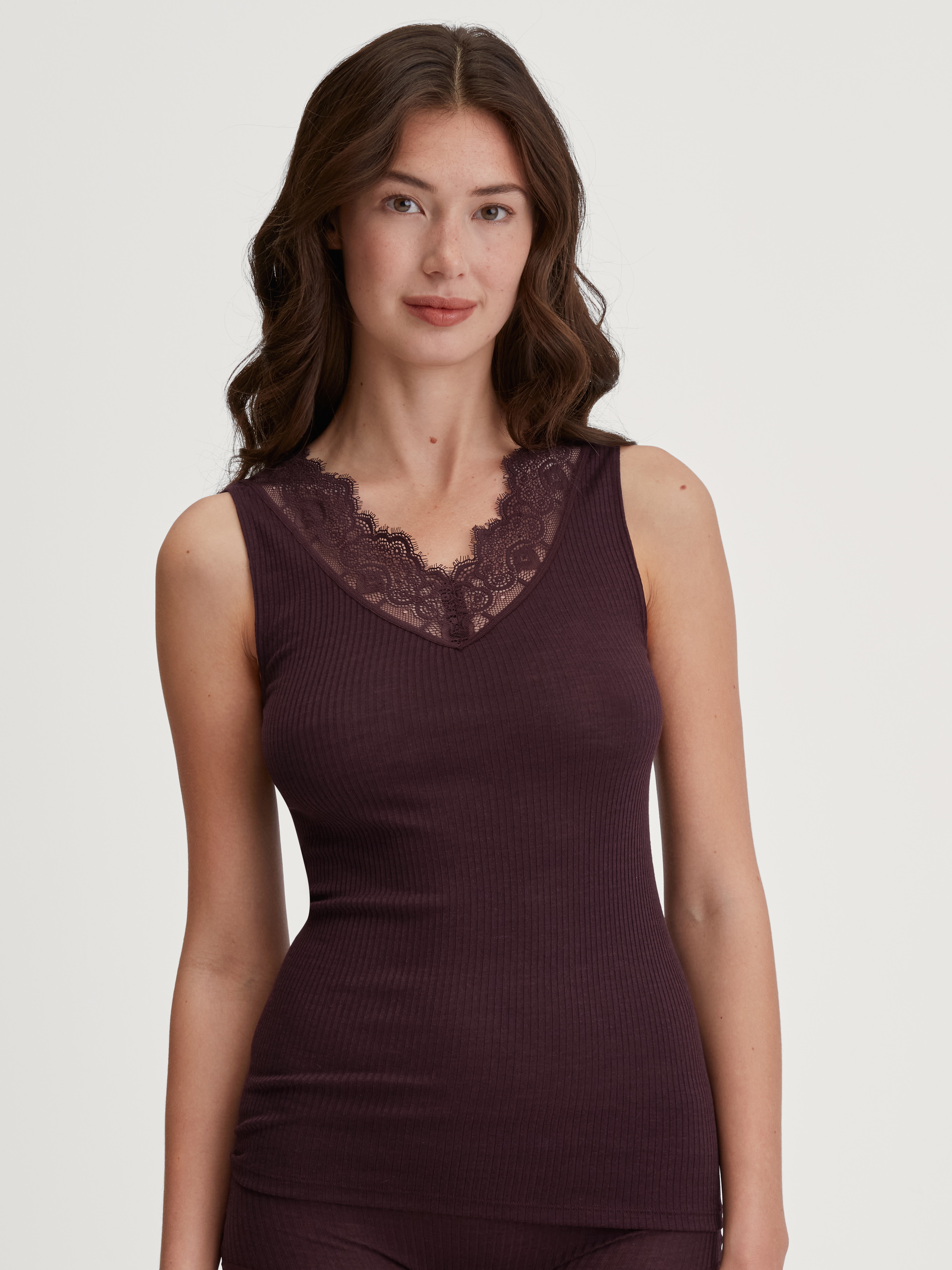 Women model is wearing Tank top made from wool and silk made of Wool in Red, Lace from the Silky Wool Joy series by CALIDA, Front view