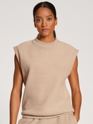 Le mannequin Femme porte le/la Sweatshirt en Viscose de couleur Beige, Unicolore, de la série Loungewear Xtra de CALIDA, Vue de face