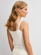Damen-Model trägt Spaghetti-Top aus Modal in Weiß, Einfarbig aus Serie Seamless Natural von CALIDA, Rückansicht