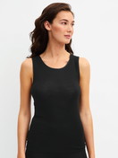 Damen-Model trägt Tank-Top aus Wolle-Seide aus Wolle in Schwarz, Einfarbig aus Serie True Confidence von CALIDA, Vorderansicht