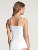 Le mannequin Femme porte le/la Débardeur à fines bretelles en 100% coton de couleur Blanc, Unicolore, de la série Light de CALIDA, Vue arrière