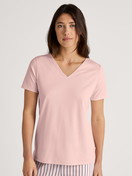 Women model is wearing Short-sleeved shirt made of 100% Cotton in Pink, Unicoloured from the Favourites Sleep series by CALIDA, Front view