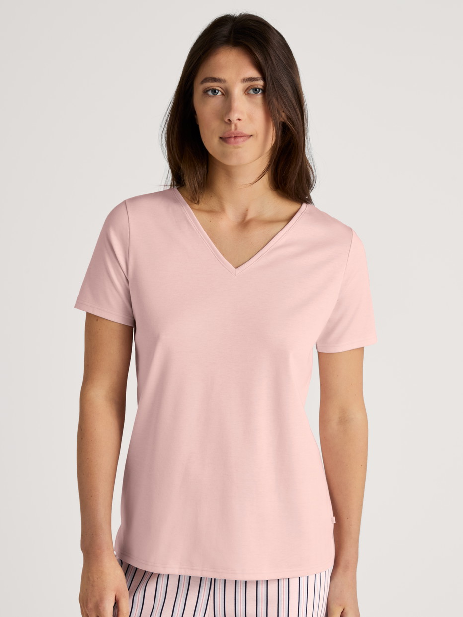 Women model is wearing Short-sleeved shirt made of 100% Cotton in Pink, Unicoloured from the Favourites Sleep series by CALIDA, Front view