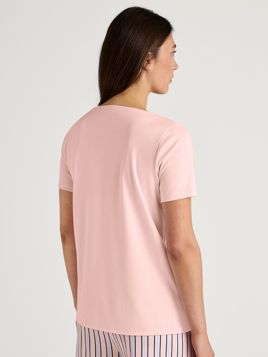 Women model is wearing Short-sleeved shirt made of 100% Cotton in Pink, Unicoloured from the Favourites Sleep series by CALIDA, Back view