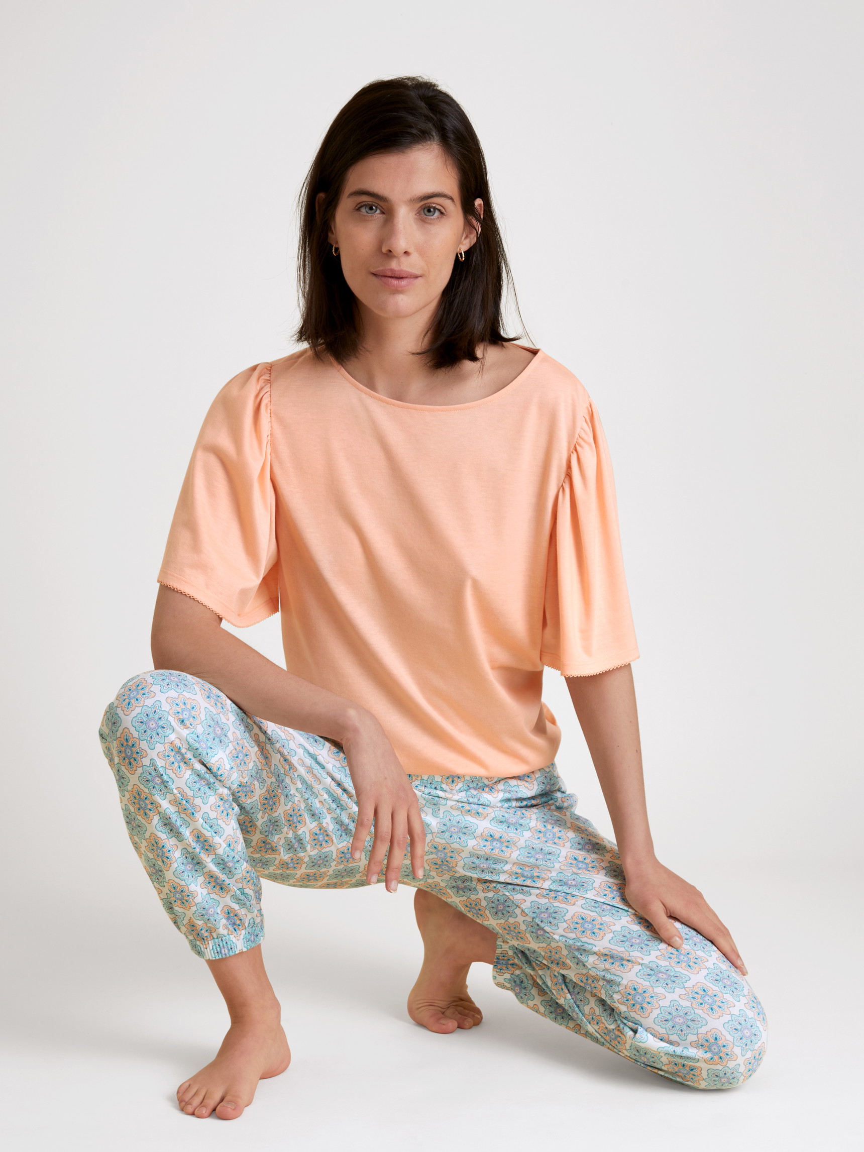 Le mannequin Femme porte le/la T-Shirt à manches courtes en Modal de couleur Orange, Unicolore, de la série Favourites Balance de CALIDA