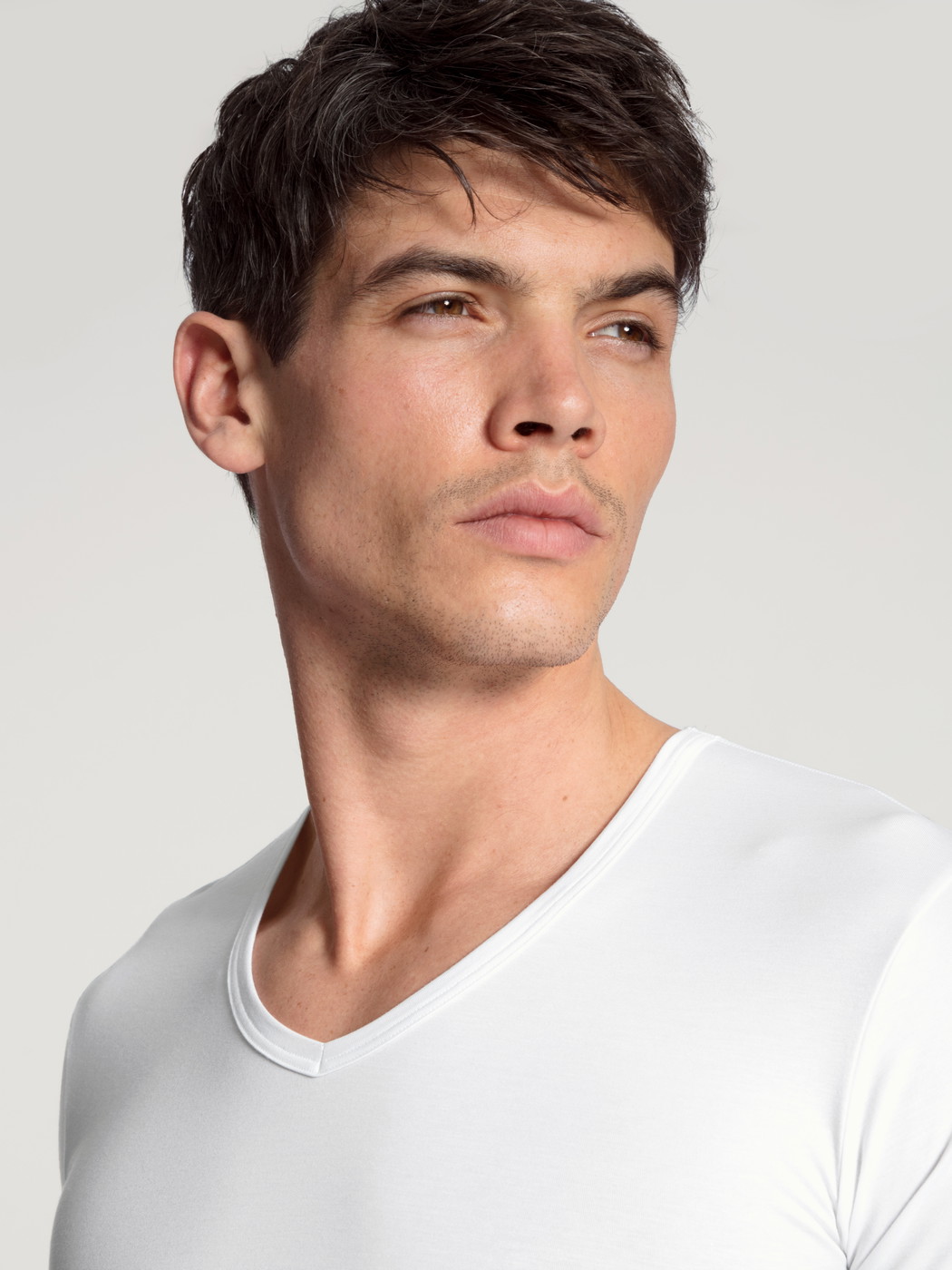 Herren - T-Shirt, V-Neck aus Lyocell in Weiß, Einfarbig aus Serie Focus von CALIDA, Detail