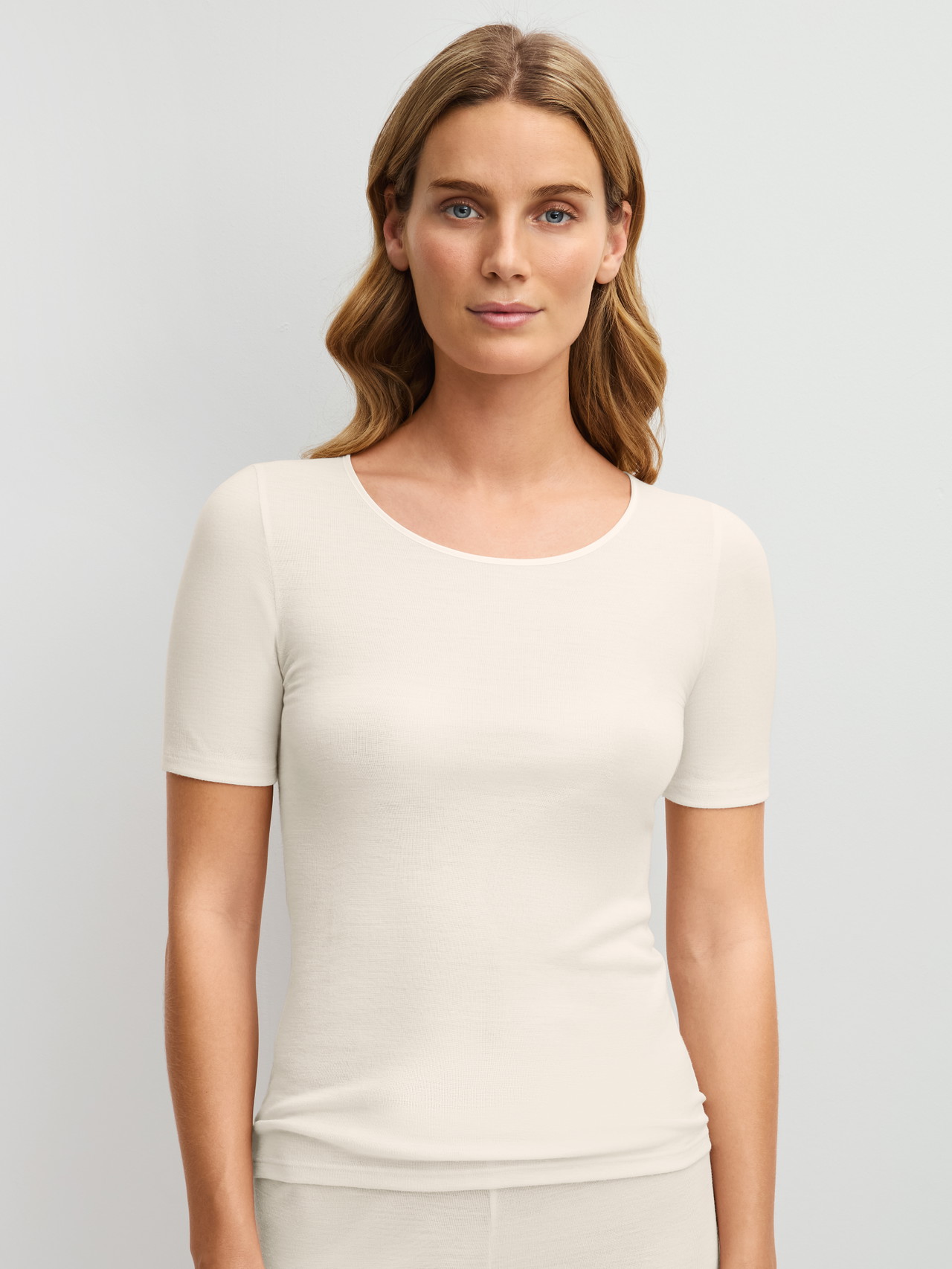CALIDA True Confidence Kurzarm-Shirt aus Wolle-Seidefür Damen, L, Beige, Natürliche Eleganz in klarer Kurzarm-Silhouette