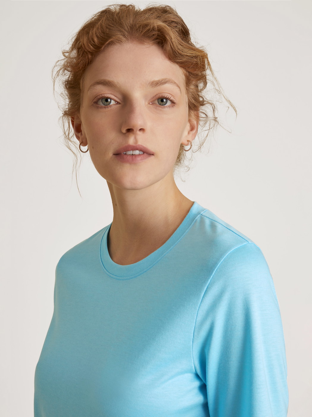 Le mannequin Femme porte le/la T-Shirt à manches courtes en Modal de couleur Turquoise, Unicolore, de la série Favourites Energy de CALIDA, Détail