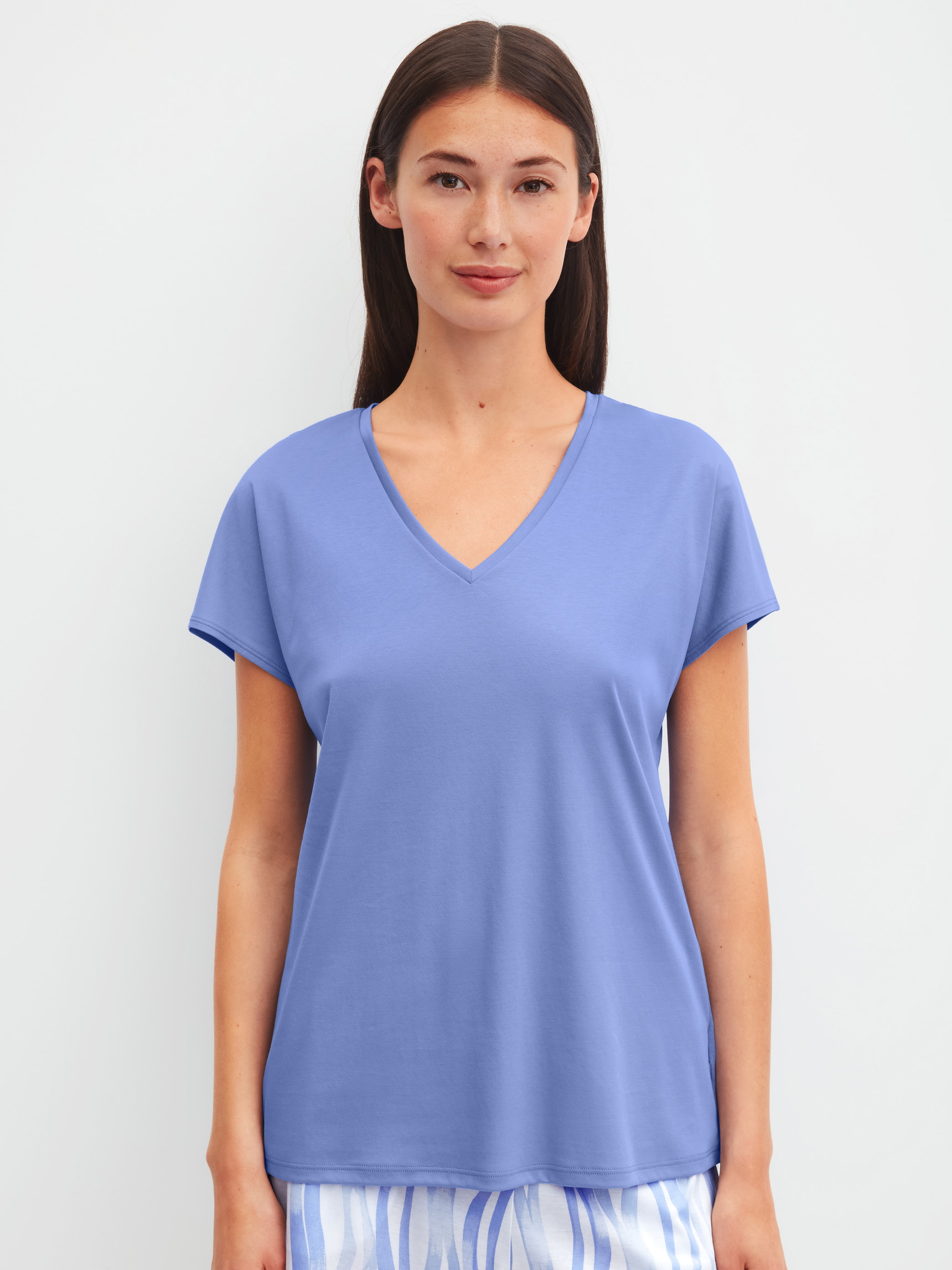 Women model is wearing Short-sleeved shirt with V-neck made of Cotton in Blue, Unicoloured from the Favourites Ocean series by CALIDA, Front view