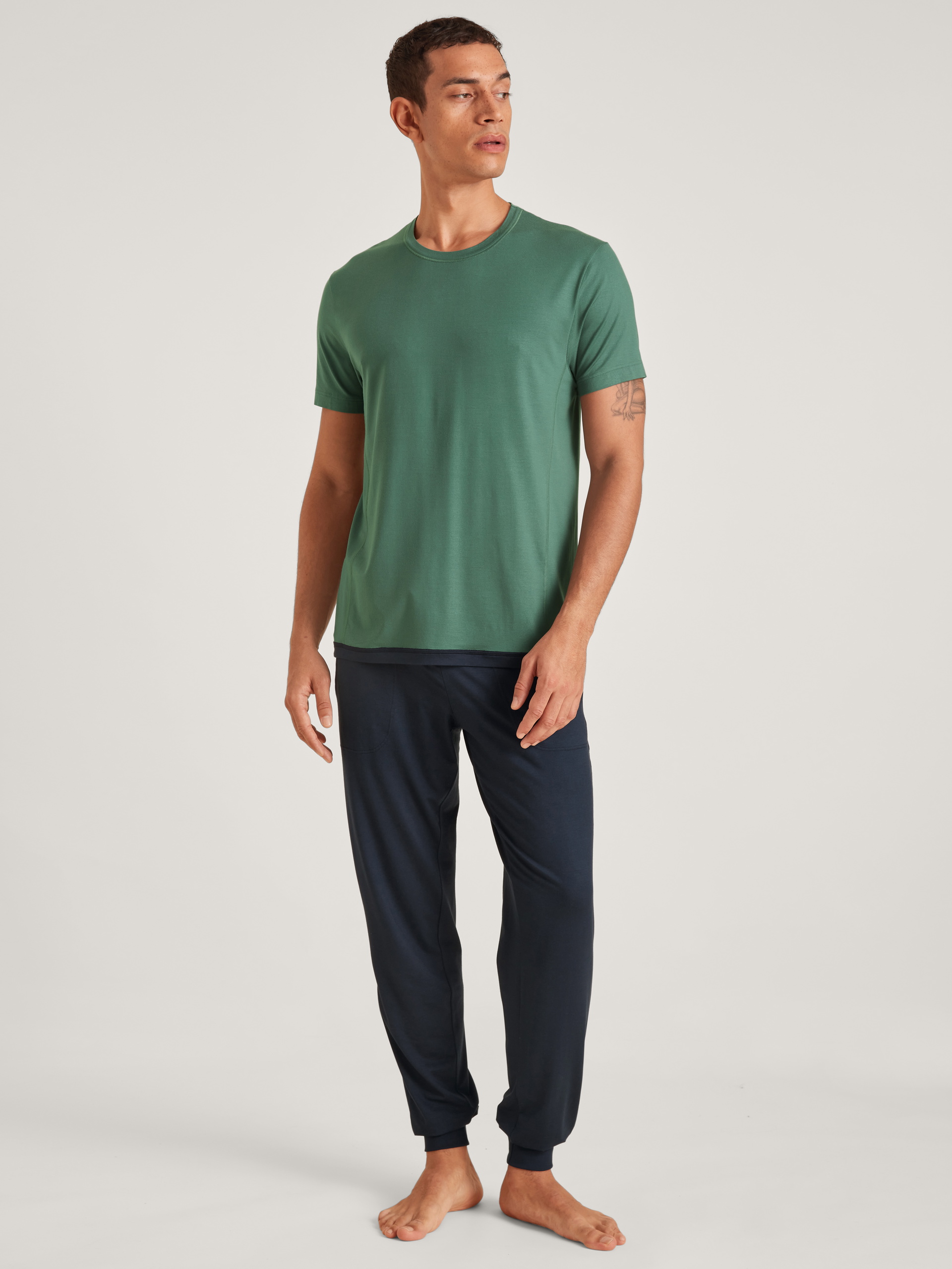 Men model is wearing Shirt short sleeve made of Modal in Green, Unicoloured from the DSW Balancing series by CALIDA, Front view, Outfit