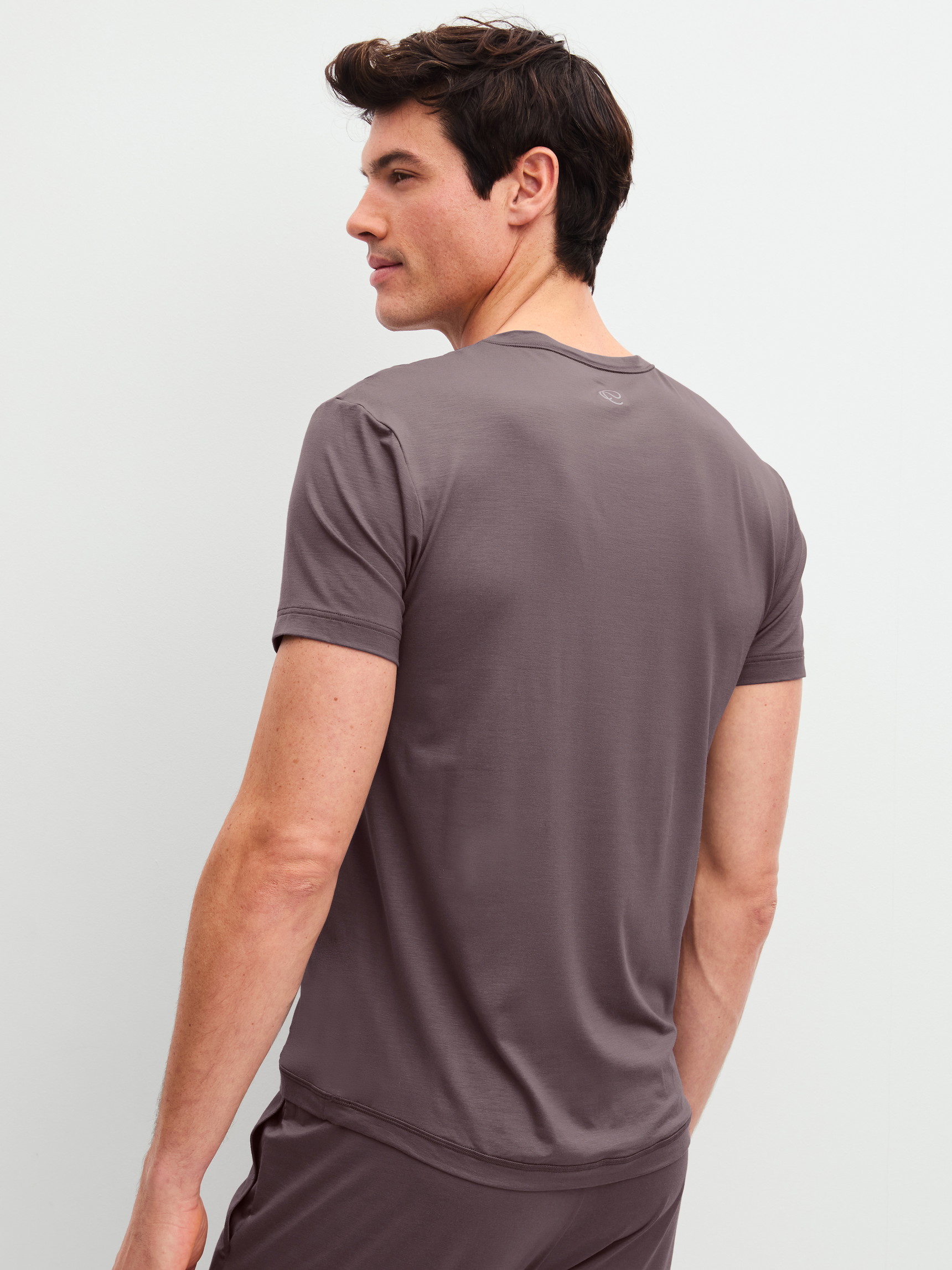 Men model is wearing Shirt short sleeve made of Modal in Brown, Unicoloured from the DSW Balancing series by CALIDA, Back view